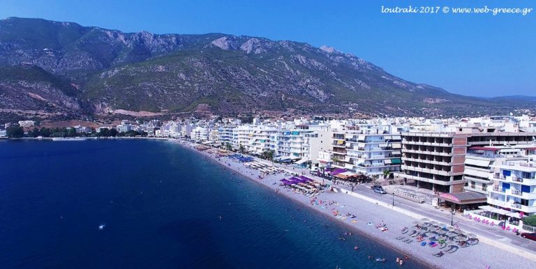 ΛΟΥΤΡΑΚΙ: Έκλεισε ένα στα τρία μαγαζιά