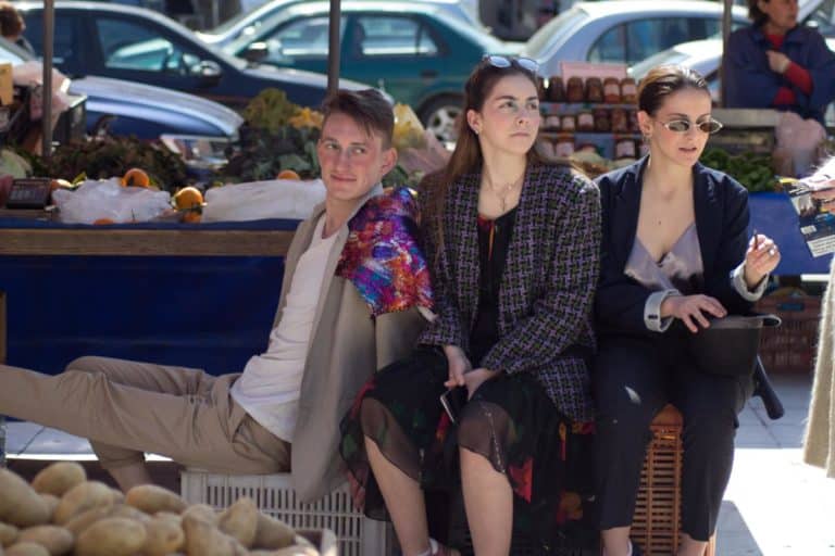 “Θέα. τρων”