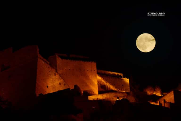 Τραγούδια του Μάνου και του Μίκη υπό το φως της Πανσελήνου