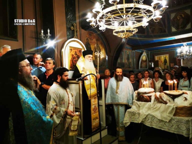 Θεία λειτουργία στην Αγία Σοφία Ναυπλίου
