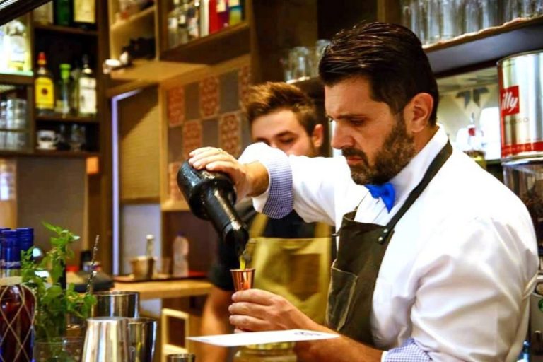 Όταν το ποτήρι κρασί γίνεται μόδα