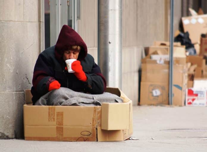 Στολίστε με φαγητό τα πιάτα των φτωχών και όχι τις πόλεις