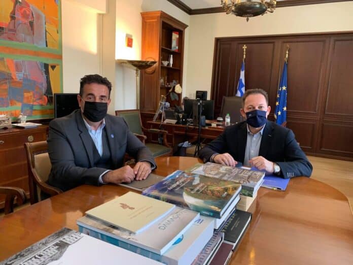 Κωστούρου με Πέτσα