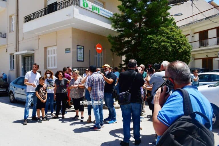 Όταν δεν σηκώνεσαι από τον καναπέ ούτε για τα παιδιά σου…