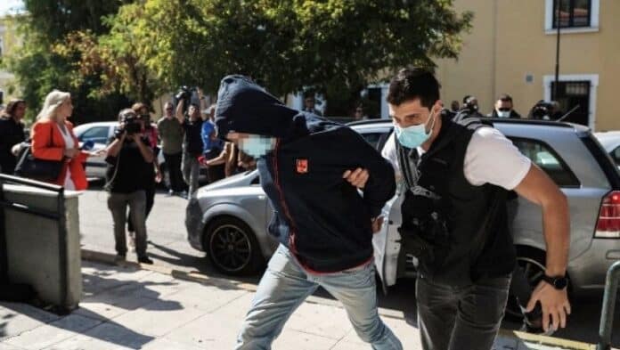 ψάρι βρωμάει από το κεφάλι