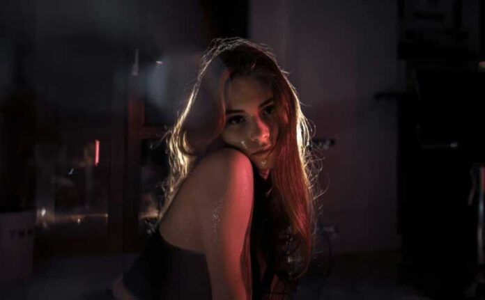 ΓΥΝΑΙΚΑ ΜΥΡΩΔΙΑ