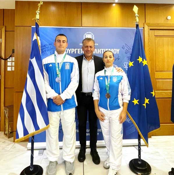 kostas-anna-choy Κοκκινάκη και Λαμπάδας στον Γιάννη Βρούτση