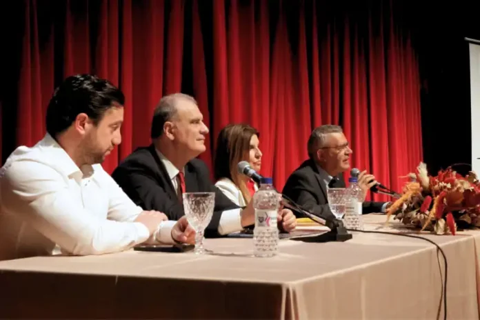 Άρτεμις Τσίτσικα, Αναπληρώτρια Καθηγήτρια Παιδιατρικής και Εφηβικής Ιατρικής στο Εθνικό και Καποδιστριακό Πανεπιστήμιο Αθηνών kai o Χειρουργός Μαιευτήρας – Γυναικολόγος και Γενικός Γραμματέας του Ιατρικού Συλλόγου Κορινθίας, Θεόδωρος Σεργεντάνης,