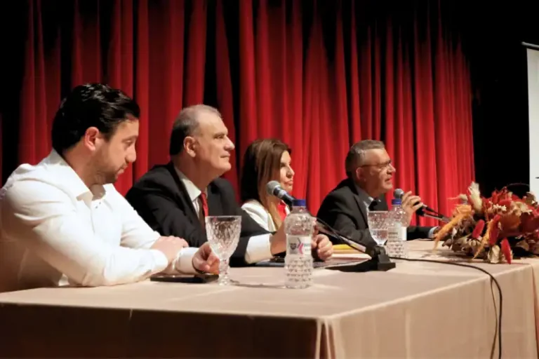 Άρτεμις Τσίτσικα, Αναπληρώτρια Καθηγήτρια Παιδιατρικής και Εφηβικής Ιατρικής στο Εθνικό και Καποδιστριακό Πανεπιστήμιο Αθηνών kai o Χειρουργός Μαιευτήρας – Γυναικολόγος και Γενικός Γραμματέας του Ιατρικού Συλλόγου Κορινθίας, Θεόδωρος Σεργεντάνης,