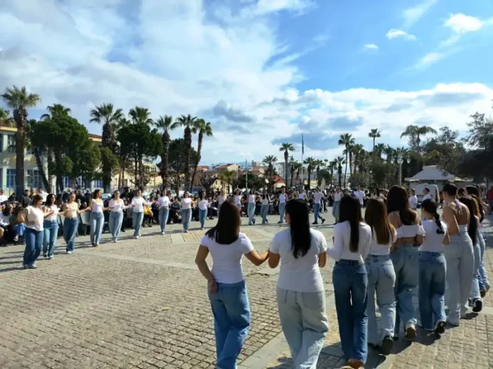 likeio-nafplio1821 1ο ΓΕΛ Ναυπλίου - Μια συγκινητική γιορτή για το 1821