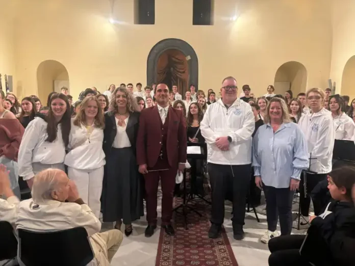 μουσική σύμπραξη του Μουσικού Σχολείου Αργολίδας με το Chanhassen High School