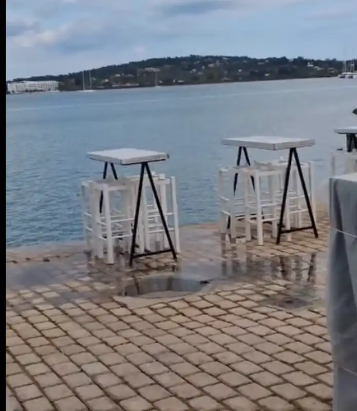 Πόρτο Χέλι προβλήματα αποχέτευσης λύματα δρόμοι