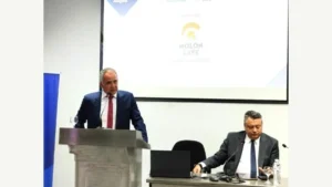Ο Γιάννης Τρουπής στο βήμα του 25ου Πανελληνίου Συνεδρίου της ΠΟΕΣΕ στο Επιμελητήριο Αρκαδίας.