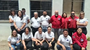 Μέλη της Ελληνικής Ομάδας Διάσωσης Αργολίδας κατά τη διάρκεια εκπαίδευσης στις πρώτες βοήθειες