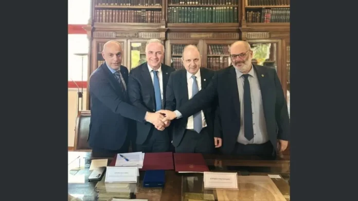 noa-apth Η υπογραφή του μνημονίου συνεργασίας μεταξύ ΕΑΑ και ΑΠΘ από τους Κυριάκο Αναστασιάδη και Σπυρίδωνα Βασιλάκο