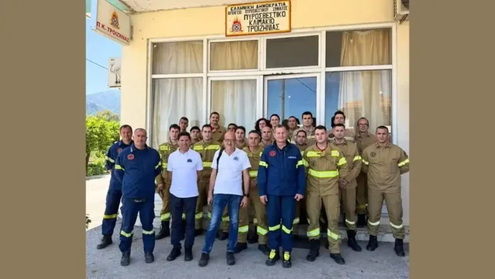 troizinia-pirosvestes Πυροσβέστες Τροιζήνας και εθελοντές της Ελληνικής Ομάδας Διάσωσης Αργολίδας