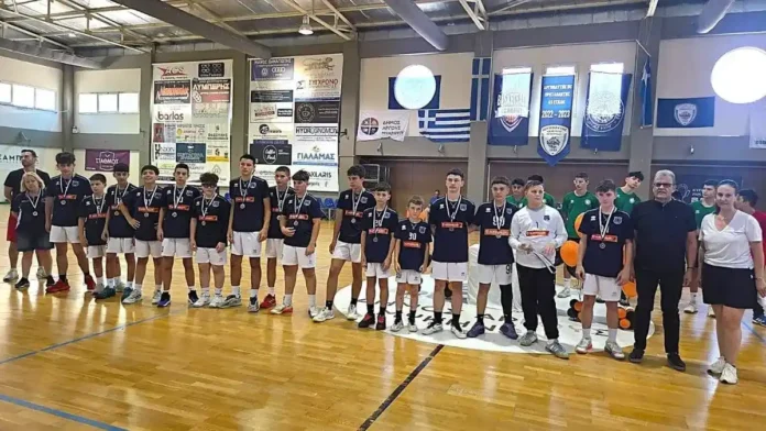 Danaon-Cup Ο Πρόεδρος του Επιμελητηρίου Αργολίδας Φώτης Δαμούλος απονέμει μετάλλια σε αθλητές του Danaon Cup 2026.