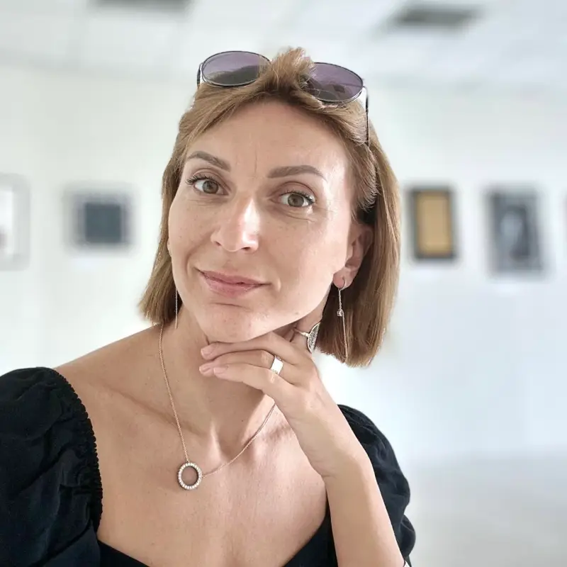 η Tetiana Hneniuk, η οποία δημιούργησε το νέο επίσημο λογότυπο του 1ου Συστήματος Ναυτοπροσκόπων Κορίνθου.