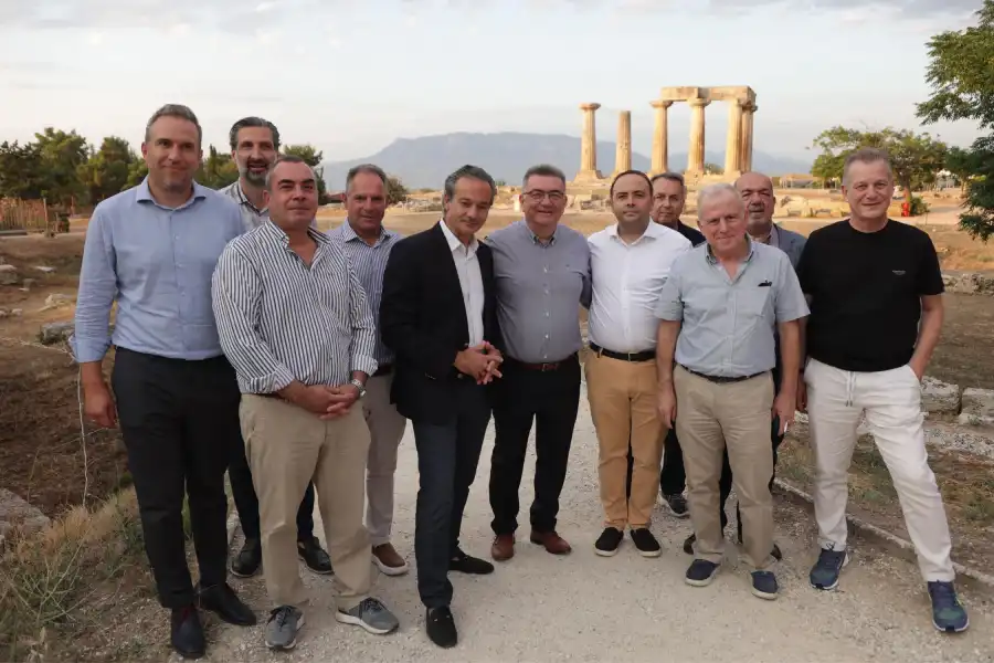 Η ΕΣΕΕ και ο Καφουνης στον αρχαιολογικό χώρο στην Αρχαία Κόρινθο